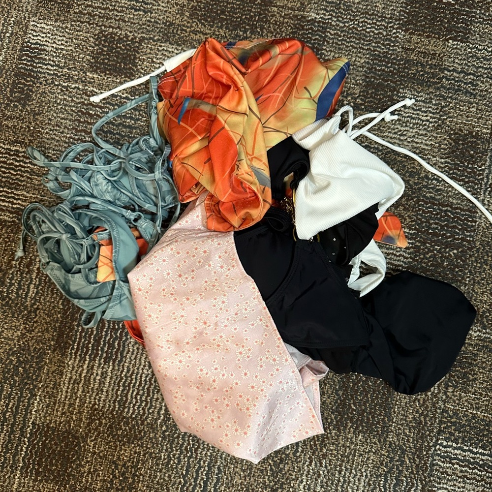 RETIRED RAVE BUNDLE
6 pieces (5 sets and 1 skirt including swim wear)